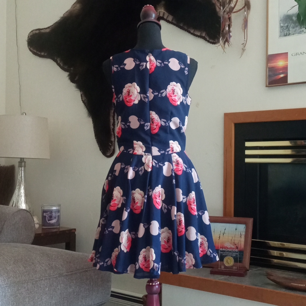 Floral pattern blue dress great condition - Picture 4 of 6